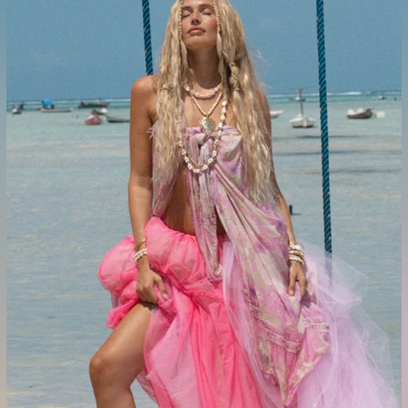 Spell and the Gypsy Collective Beach Bar Travel Scarf NWT! - Picture 2 of 3